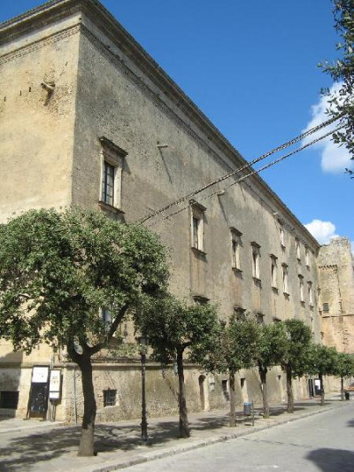 Tricase -piazza Giuseppe Pisanelli - Uno scorcio di Palazzo Gallone